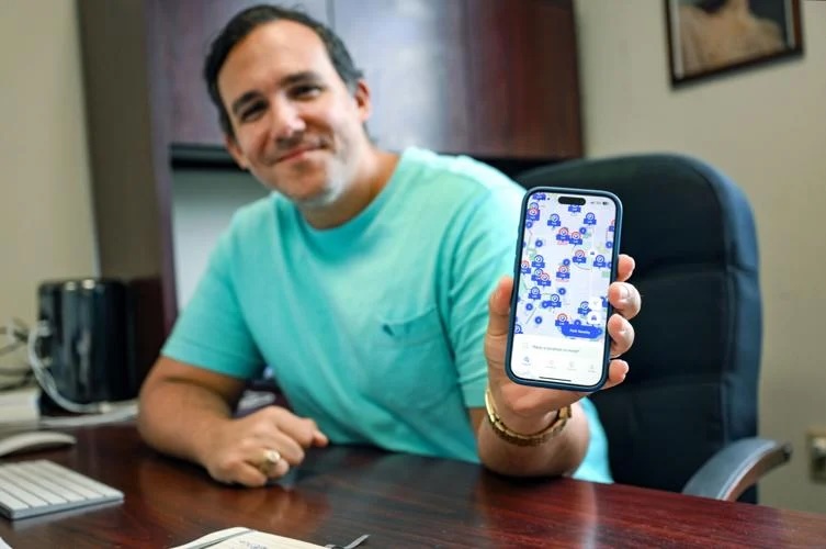 manos Placeholder Image